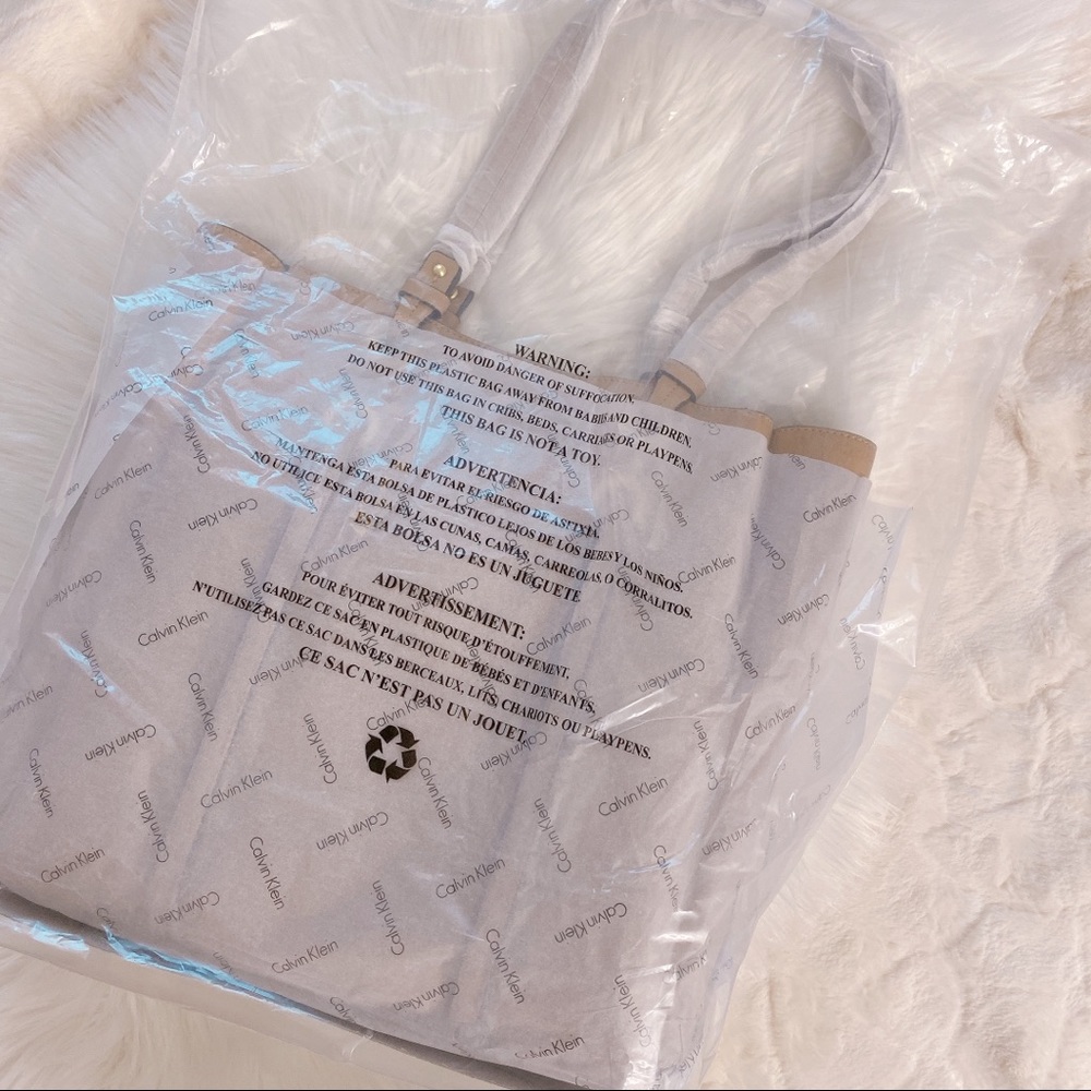 Calvin Klein Cora Bubble Lamb Novelty Tote - Picture 6 of 7